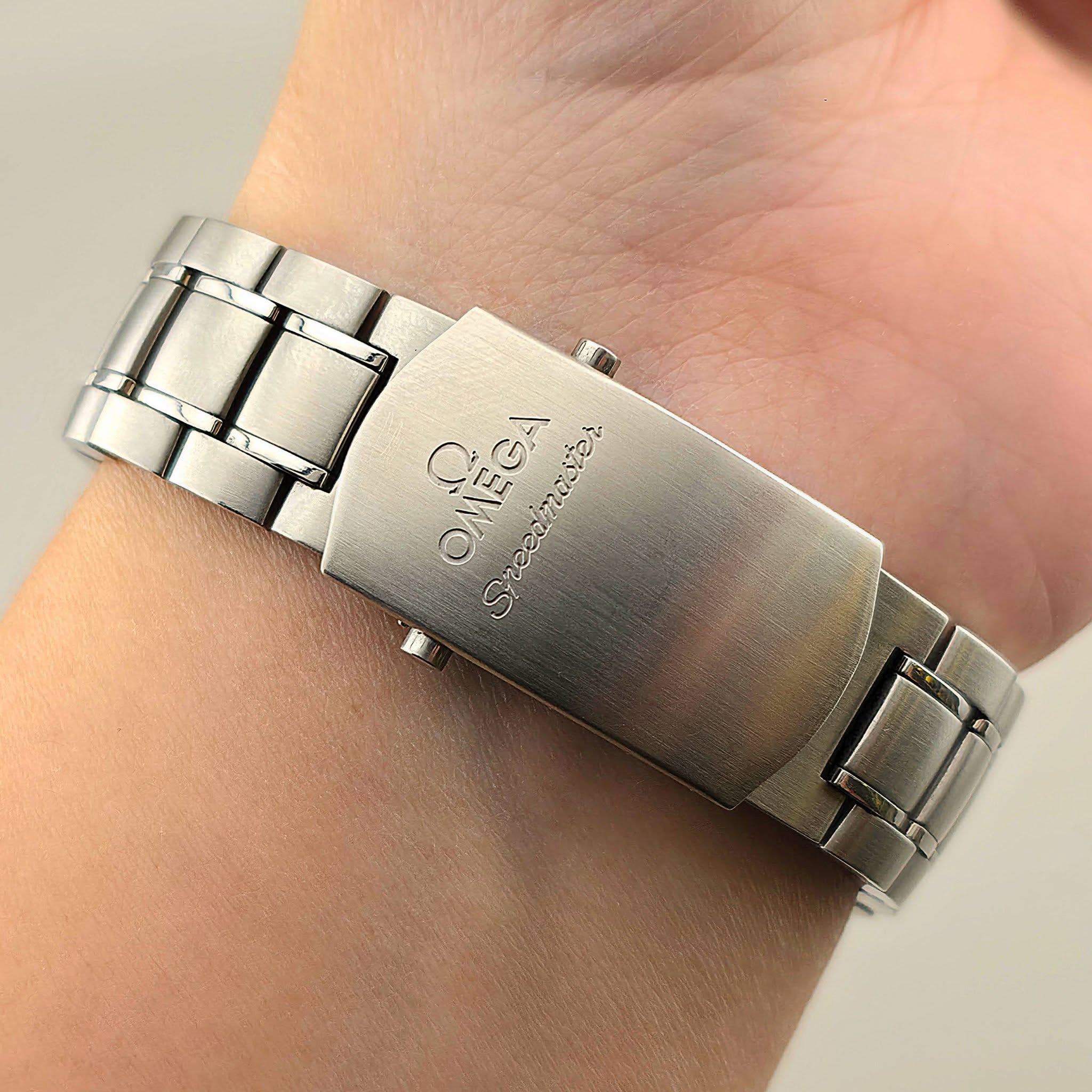 Omega Speedmaster Date Chronograph 40mm Black Dial Steel Ref.3210.50.00 - Image 2