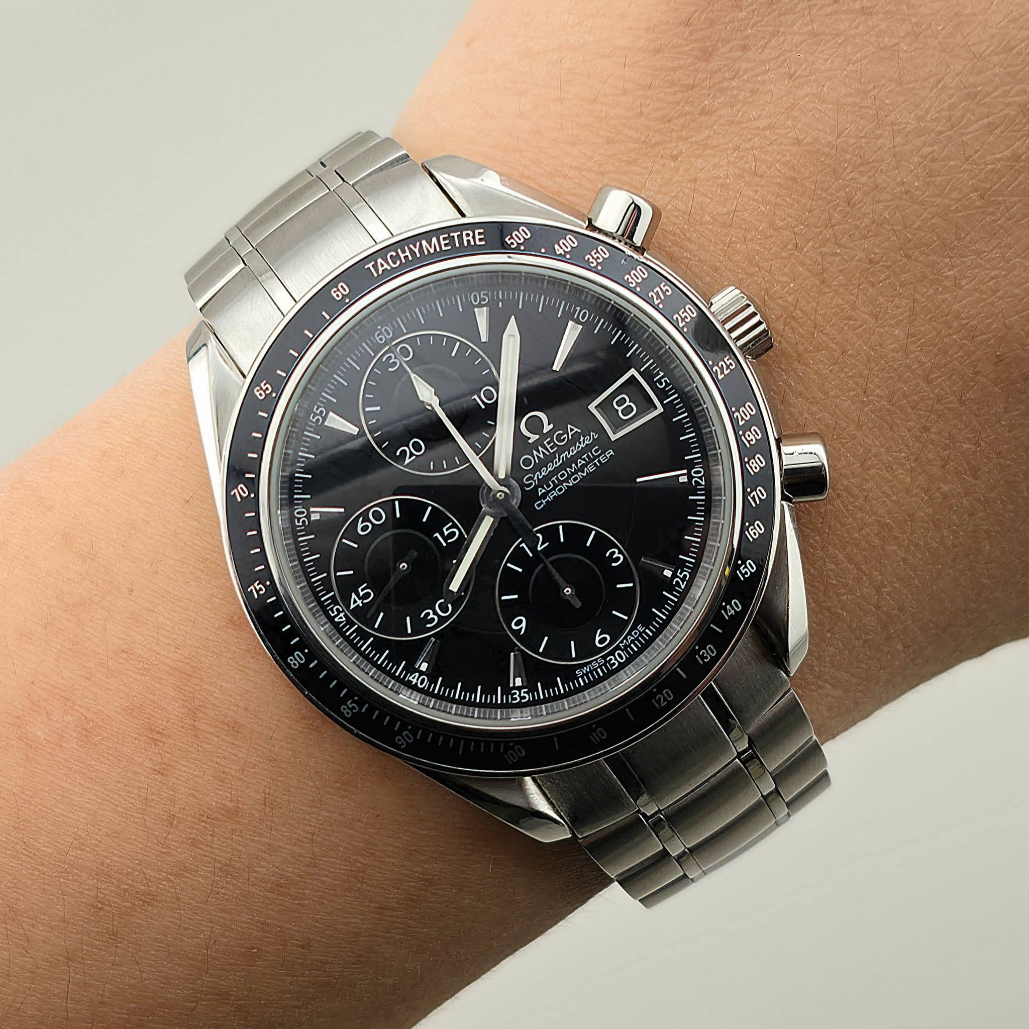 Omega Speedmaster Date Chronograph 40mm Black Dial Steel Ref.3210.50.00 - Image 3
