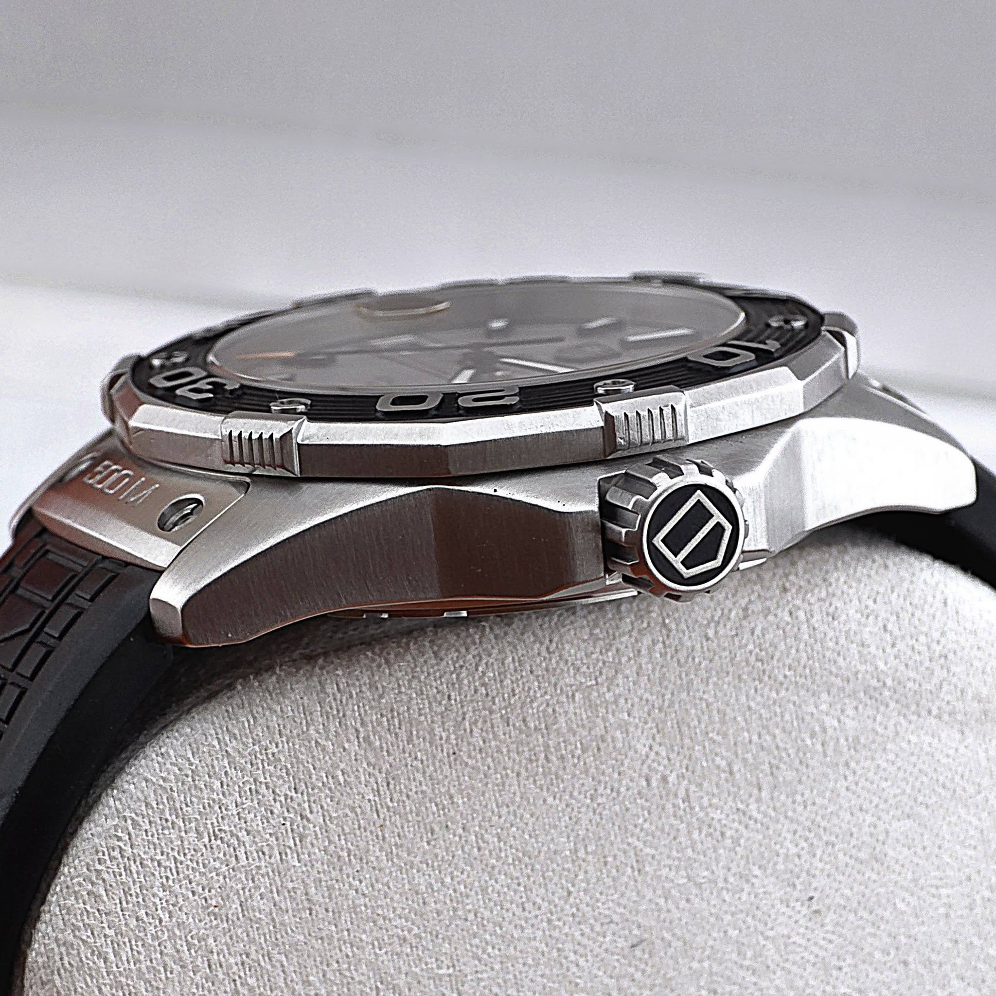 Tag Heuer Men’s Aquaracer Leonardo Automatic 500M Calibre 5 WAJ2111 - Image 3