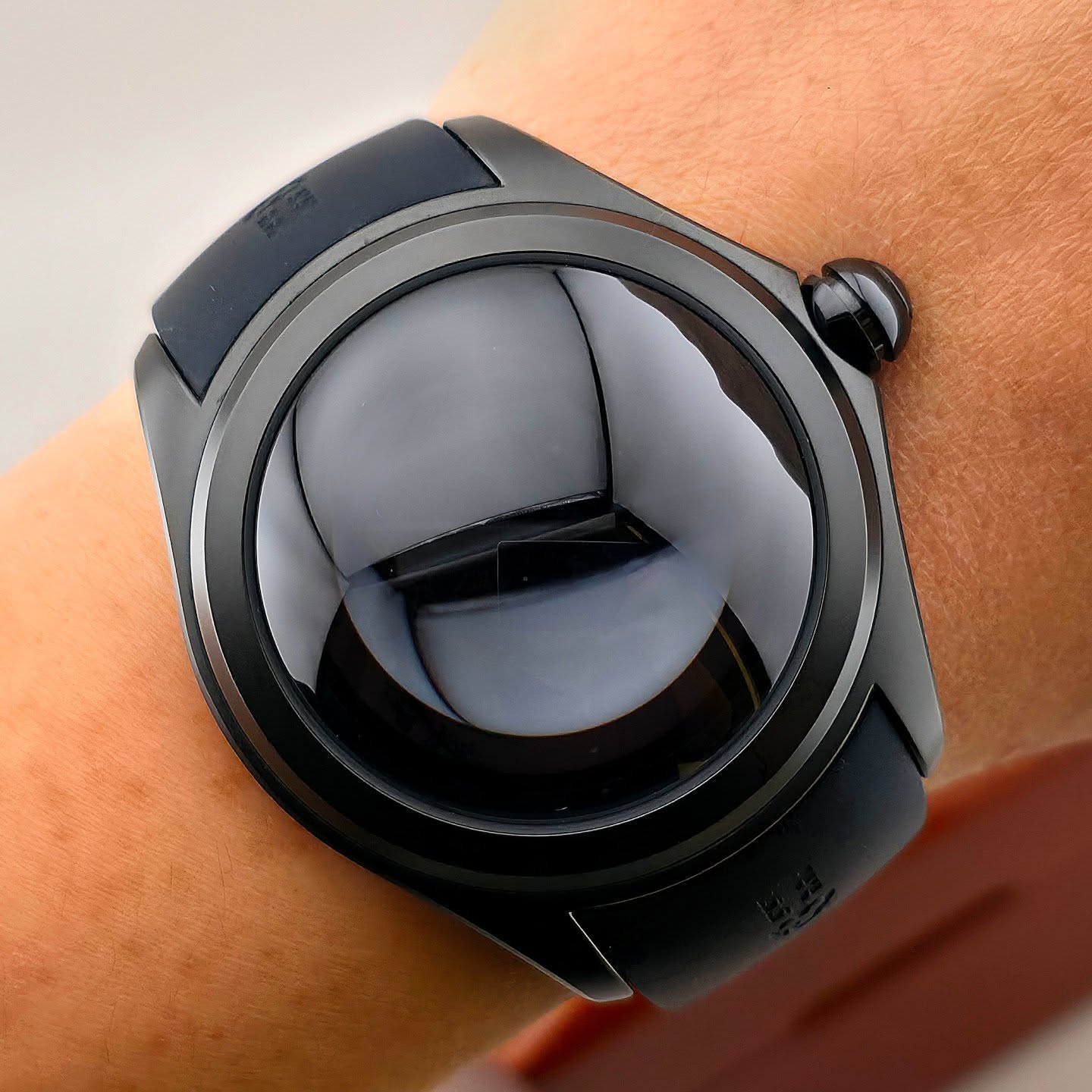 CORUM Bubble 47 Disconnected Model Number: 08.0019 - Image 2