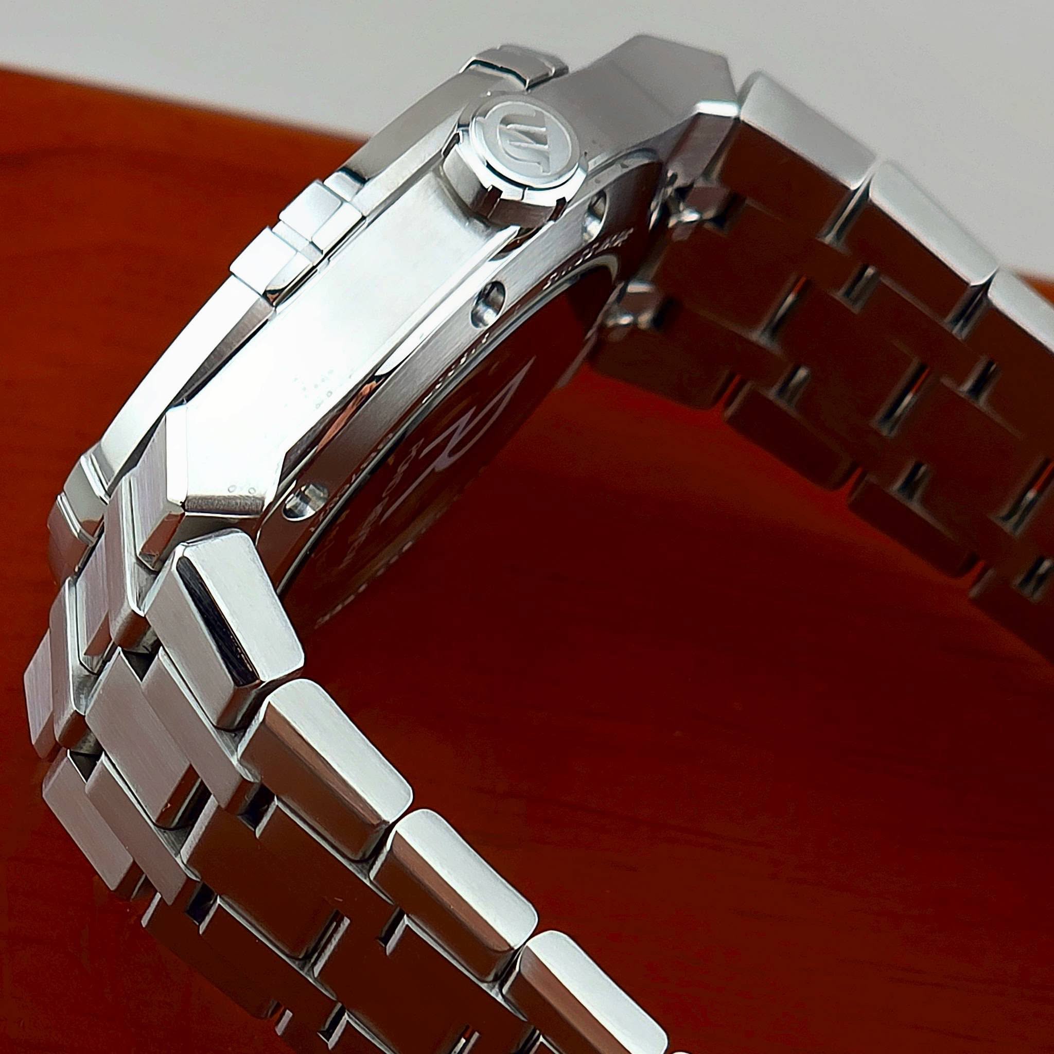 Maurice Lacroix x Pond Review AIKON Automatic Limited Edition 39 mm Ref. AI6007-SS00F-130-A - Image 4
