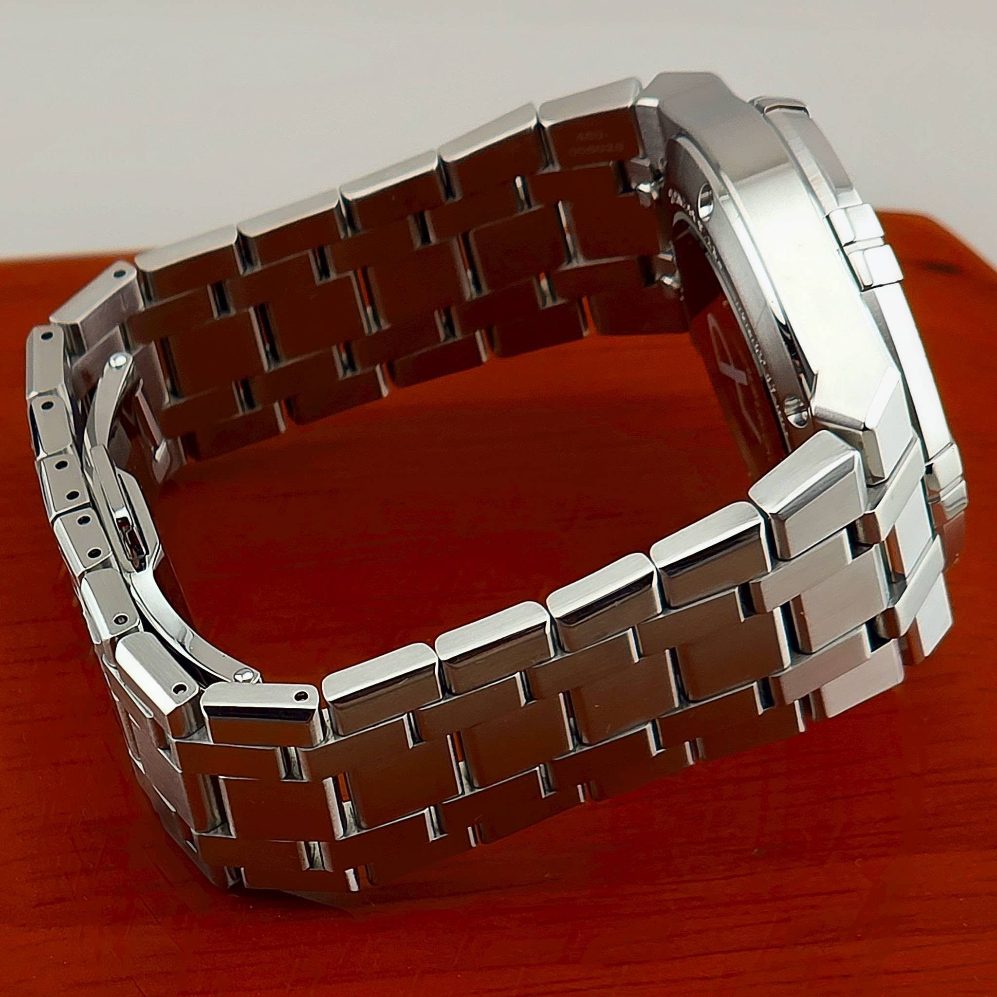 Maurice Lacroix x Pond Review AIKON Automatic Limited Edition 39 mm Ref. AI6007-SS00F-130-A - Image 8