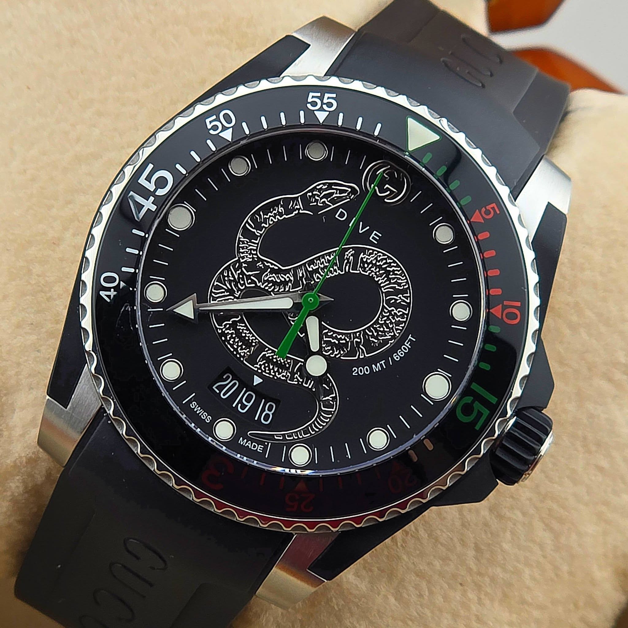 Gucci Dive Snake Dial Quartz YA136323 - Image 9