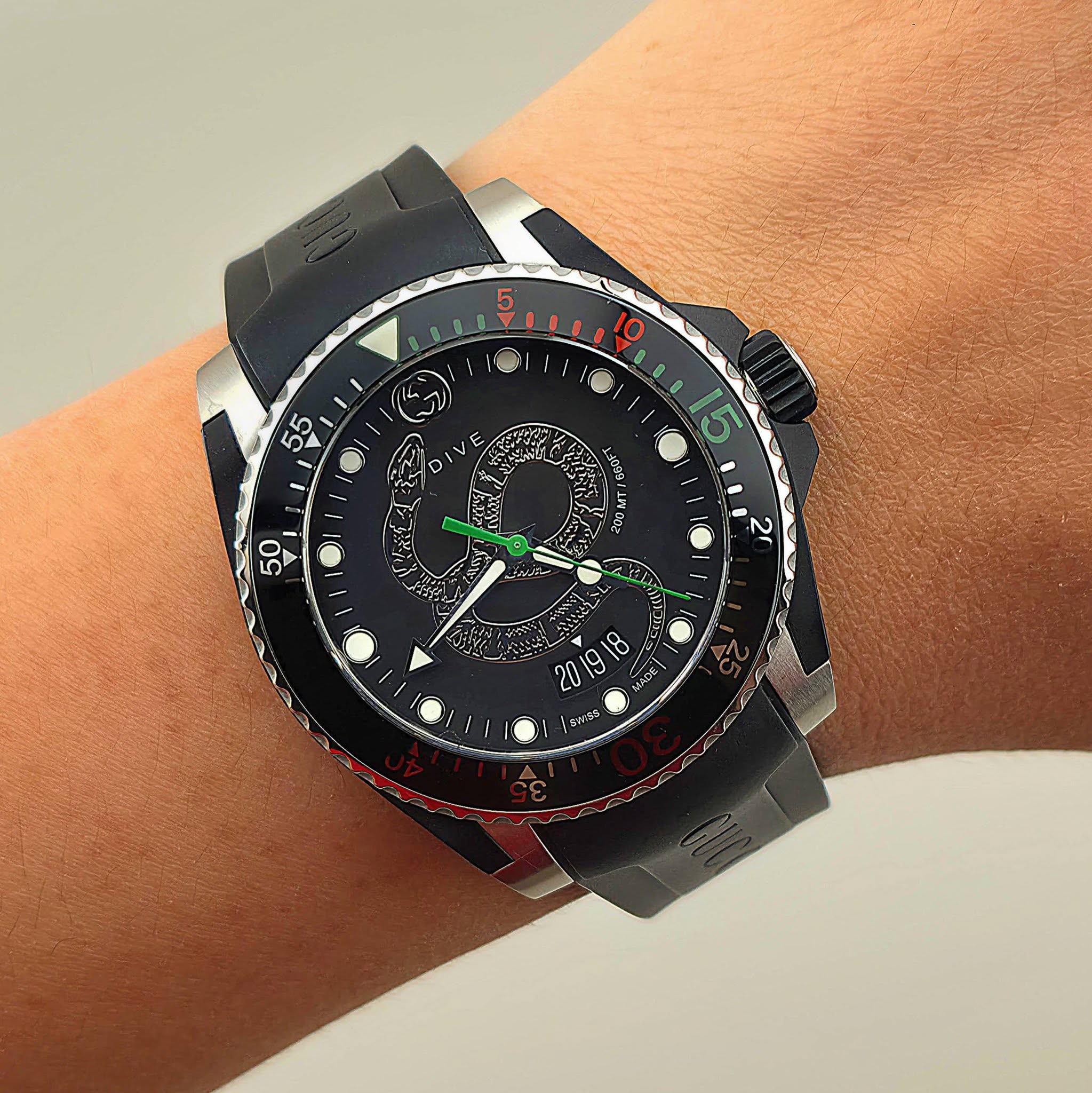 Gucci Dive Snake Dial Quartz YA136323 - Image 10
