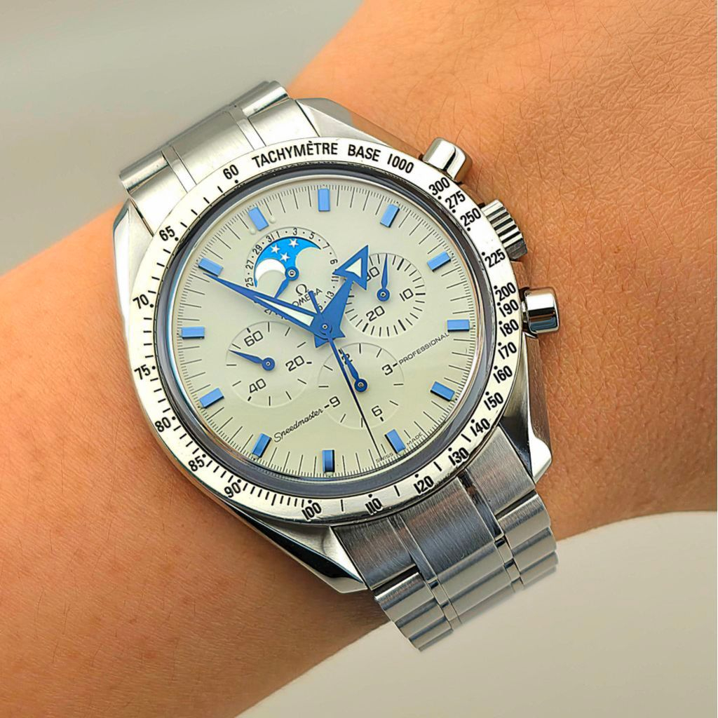 OMEGA Speedmaster Professional Moonphase 42mm White Dial Blue Broad Arrow Ref.3575.20.00 18K White Gold Bezel - Image 5