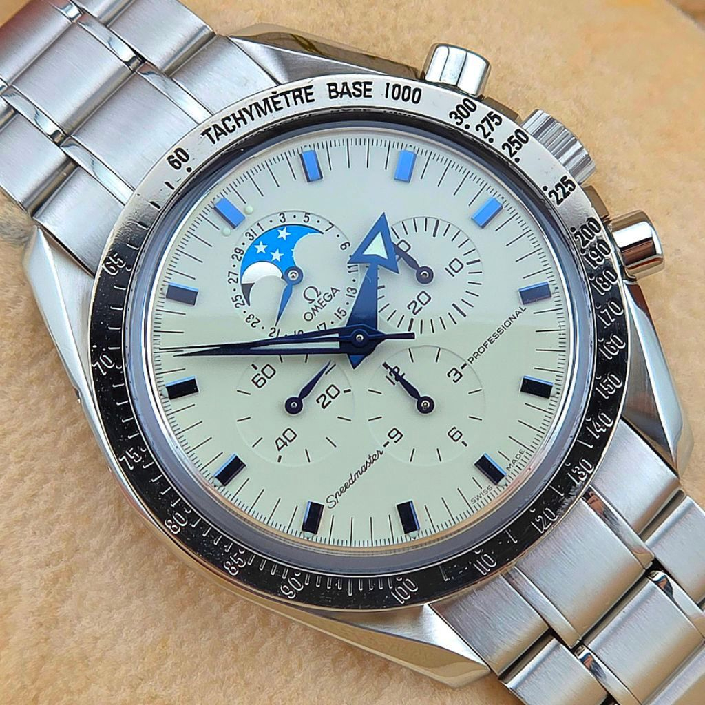OMEGA Speedmaster Professional Moonphase 42mm White Dial Blue Broad Arrow Ref.3575.20.00 18K White Gold Bezel - Image 6